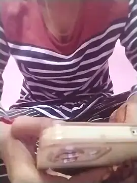 Snapshot of Tamilpriya46 chatting on 02/11/25, 07:02 Tamilpriya46 online show from 02/11/25, 07:02