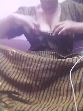 Snapshot of Tamilpriya46 chatting on 03/04/25, 08:35 Tamilpriya46 online show from 03/04/25, 08:35