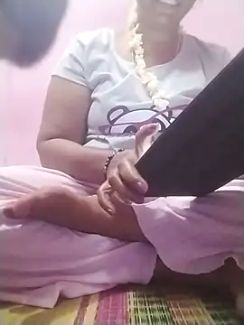 Snapshot of Tamilpriya46 chatting on 03/17/25, 05:27 Tamilpriya46 online show from 03/17/25, 05:27