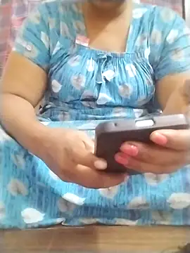 Snapshot of Tamilpriya46 chatting on 09/12/25, 04:18 Tamilpriya46 online show from 09/12/25, 04:18