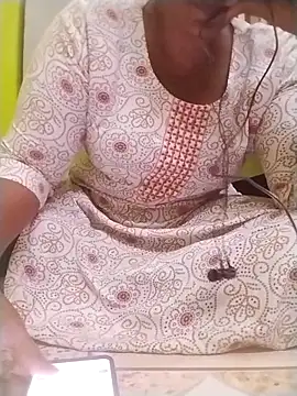 Snapshot of Tamilpriya46 chatting on 10/01/25, 04:57 Tamilpriya46 online show from 10/01/25, 04:57