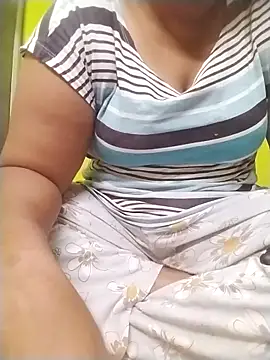 Snapshot of Tamilpriya46 chatting on 10/04/25, 05:33 Tamilpriya46 online show from 10/04/25, 05:33