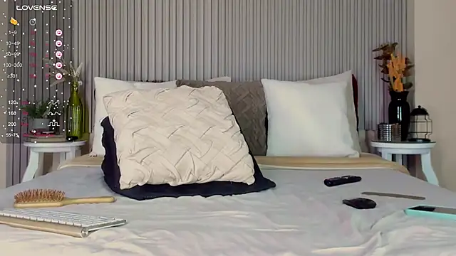 romina-brunette online show from 12/12/24, 08:43