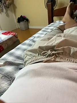 Snapshot of Wantsomemore2 chatting on 09/30/25, 01:43 Wantsomemore2 online show from 09/30/25, 01:43