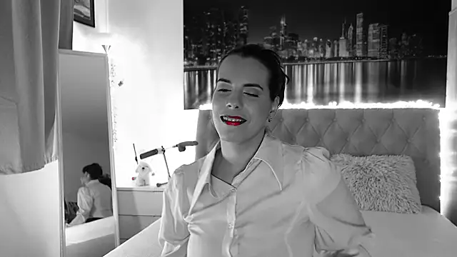 Snapshot of Lora_Chanel chatting on 07/19/26, 07:17 Lora Chanel online show from 07/19/26, 07:17