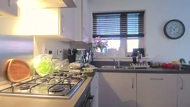 SweetMonicaUK online show from 10/01/25, 11:16