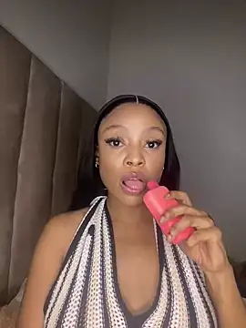 Snapshot of SexyDee025 chatting on 03/02/25, 02:10 SexyDee025 online show from 03/02/25, 02:10