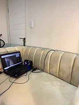 Snapshot of SexyDee025 chatting on 03/19/25, 10:33 SexyDee025 online show from 03/19/25, 10:33