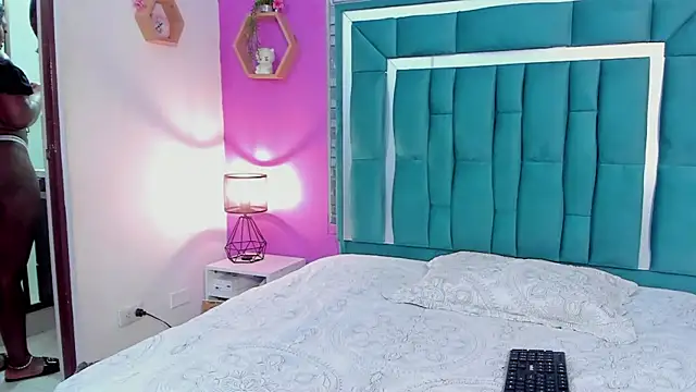 Snapshot of LORENSCOLLINS chatting on 12/17/25, 08:48 LORENSCOLLINS online show from 12/17/25, 08:48