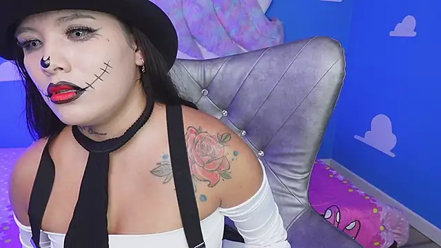 Snapshot of miss_keisi chatting on 10/31/25, 05:58 miss keisi online show from 10/31/25, 05:58