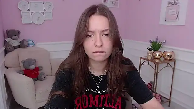 Snapshot of LucySkilar chatting on 09/25/25, 04:49 LucySkilar online show from 09/25/25, 04:49