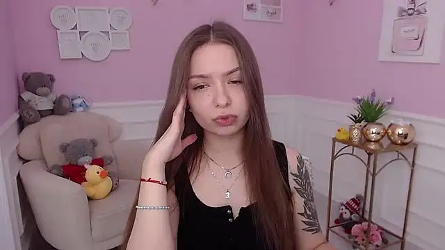 Snapshot of LucySkilar chatting on 09/28/25, 04:18 LucySkilar online show from 09/28/25, 04:18