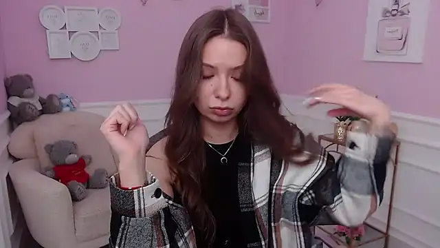 Snapshot of LucySkilar chatting on 10/28/25, 05:22 LucySkilar online show from 10/28/25, 05:22