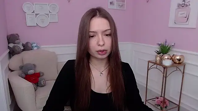 LucySkilar online show from 11/13/25, 10:36