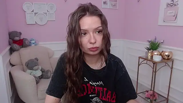 LucySkilar online show from 11/28/25, 06:49