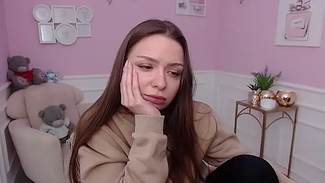 LucySkilar online show from 12/14/25, 12:43