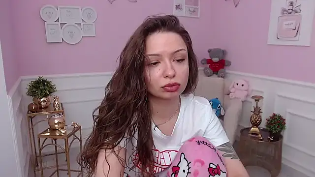 Snapshot of LucySkilar chatting on 02/05/26, 05:45 LucySkilar online show from 02/05/26, 05:45