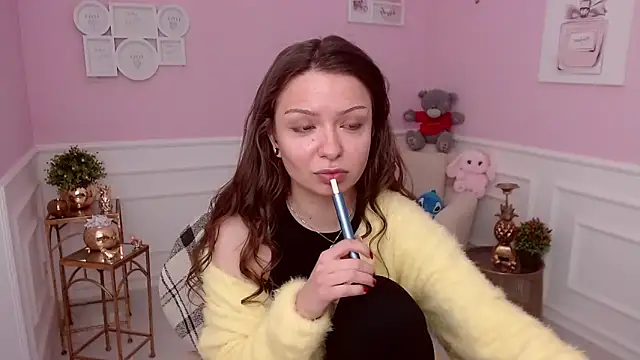 Snapshot of LucySkilar chatting on 03/06/26, 05:26 LucySkilar online show from 03/06/26, 05:26