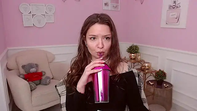Snapshot of LucySkilar chatting on 03/31/26, 04:13 LucySkilar online show from 03/31/26, 04:13
