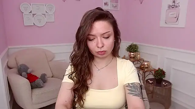 Snapshot of LucySkilar chatting on 04/02/26, 04:10 LucySkilar online show from 04/02/26, 04:10