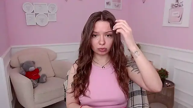 Snapshot of LucySkilar chatting on 04/03/26, 04:10 LucySkilar online show from 04/03/26, 04:10