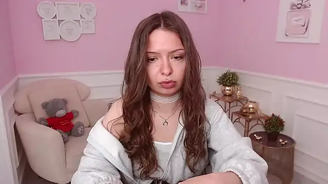 Snapshot of LucySkilar chatting on 04/14/26, 04:18 LucySkilar online show from 04/14/26, 04:18