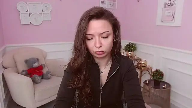 Snapshot of LucySkilar chatting on 05/21/26, 04:08 LucySkilar online show from 05/21/26, 04:08