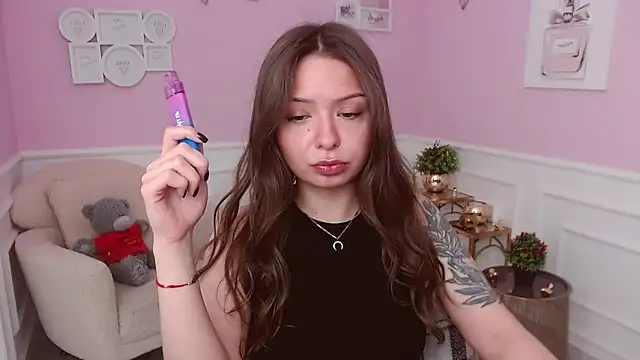Snapshot of LucySkilar chatting on 05/29/26, 03:59 LucySkilar online show from 05/29/26, 03:59