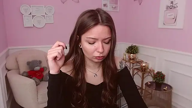 Snapshot of LucySkilar chatting on 06/02/26, 04:25 LucySkilar online show from 06/02/26, 04:25