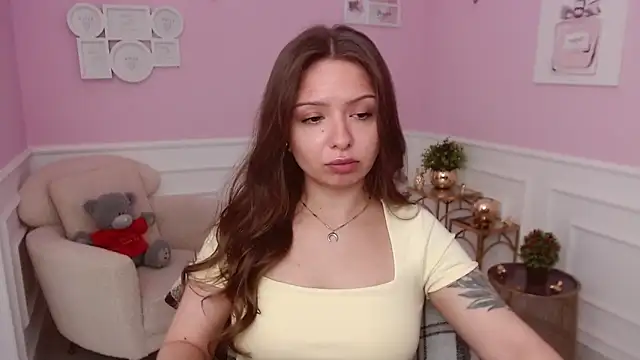 Snapshot of LucySkilar chatting on 06/12/26, 04:22 LucySkilar online show from 06/12/26, 04:22