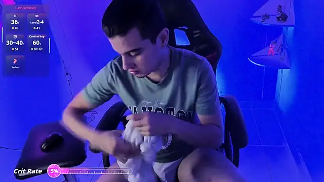 Snapshot of Maximo__ chatting on 10/30/25, 09:04 Maximo   online show from 10/30/25, 09:04