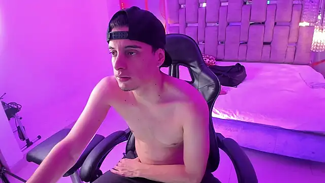 Snapshot of Maximo__ chatting on 11/18/25, 08:57 Maximo online show from 11/18/25, 08:57