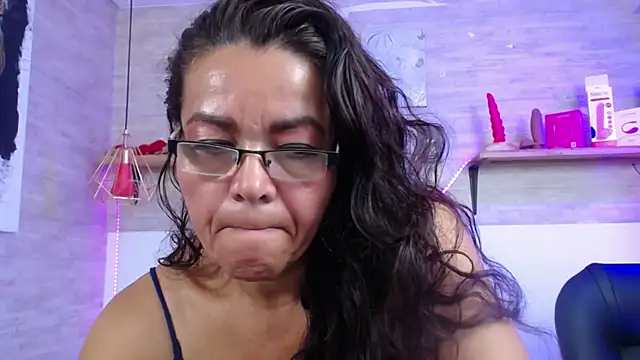 Snapshot of MaturePure chatting on 10/15/25, 01:06 MaturePure online show from 10/15/25, 01:06