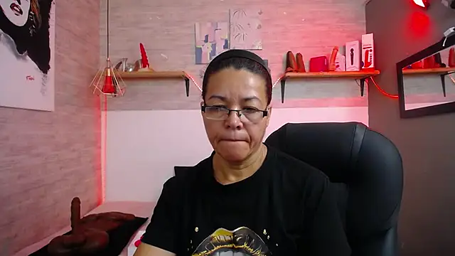 Snapshot of MaturePure chatting on 10/20/25, 08:31 MaturePure online show from 10/20/25, 08:31