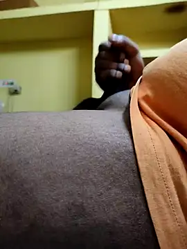 Snapshot of Brown_Munda047 chatting on 10/03/25, 06:27 Brown Munda047 online show from 10/03/25, 06:27