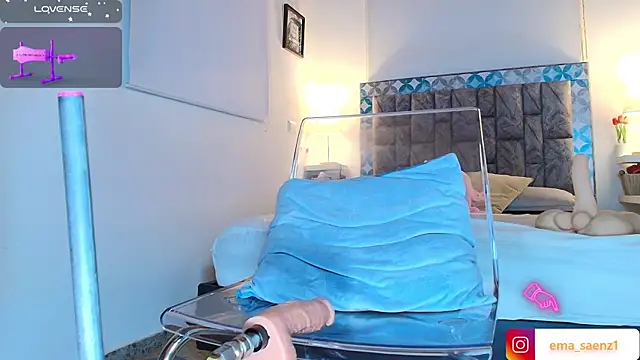 ema  saenz online show from 11/15/25, 02:02