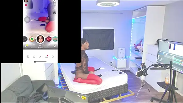 Snapshot of THICKwithDICKK chatting on 02/12/25, 04:44 THICKwithDICKK online show from 02/12/25, 04:44