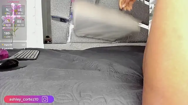 ashley crotez online show from 02/19/25, 04:33