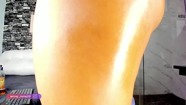 Snapshot of ashley_crotez chatting on 09/24/25, 02:48 ashley crotez online show from 09/24/25, 02:48