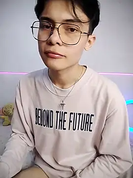 Snapshot of Dmitri_Aksnes chatting on 10/03/25, 09:45 Dmitri Aksnes online show from 10/03/25, 09:45