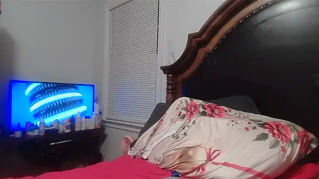 ebonyred online show from 06/16/26, 12:46