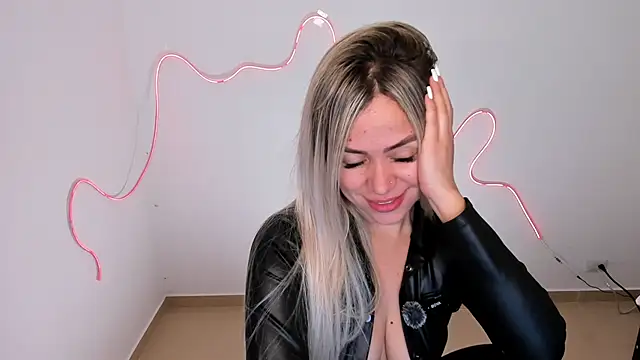 nicole valencia  online show from 11/19/25, 12:38