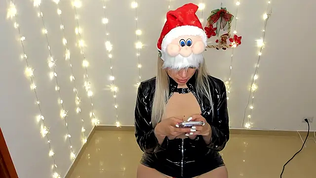 nicole valencia  online show from 11/30/25, 03:38