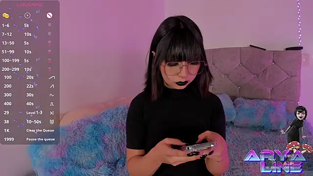 Snapshot of arysUwU chatting on 10/25/25, 01:24 arysUwU online show from 10/25/25, 01:24