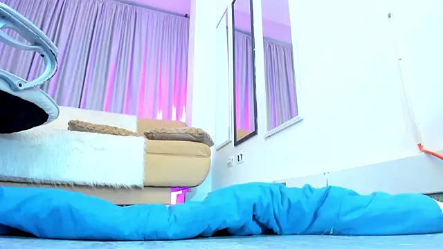 mariiana murillo01 online show from 10/26/25, 04:24