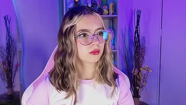 Snapshot of EmilyMiller_ chatting on 10/23/25, 04:50 EmilyMiller online show from 10/23/25, 04:50