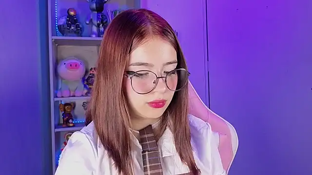 Snapshot of EmilyMiller_ chatting on 10/30/25, 04:30 EmilyMiller online show from 10/30/25, 04:30