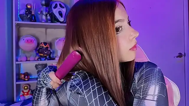 Snapshot of EmilyMiller_ chatting on 11/08/25, 08:40 EmilyMiller online show from 11/08/25, 08:40