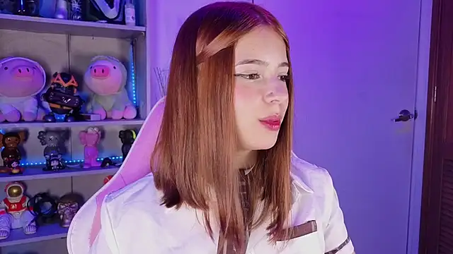 Snapshot of EmilyMiller_ chatting on 11/24/25, 05:23 EmilyMiller online show from 11/24/25, 05:23