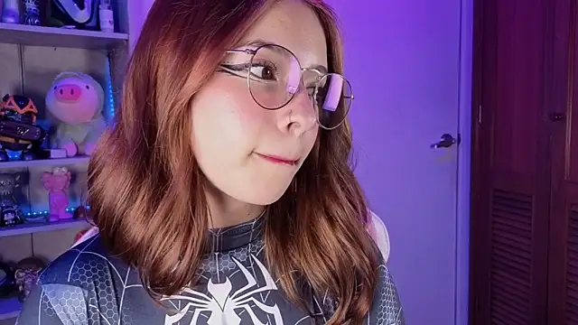 Snapshot of EmilyMiller_ chatting on 12/01/25, 04:56 EmilyMiller online show from 12/01/25, 04:56